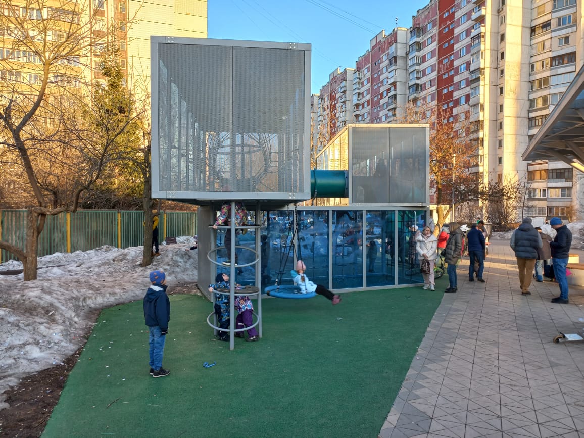 Детский комплекс во дворе