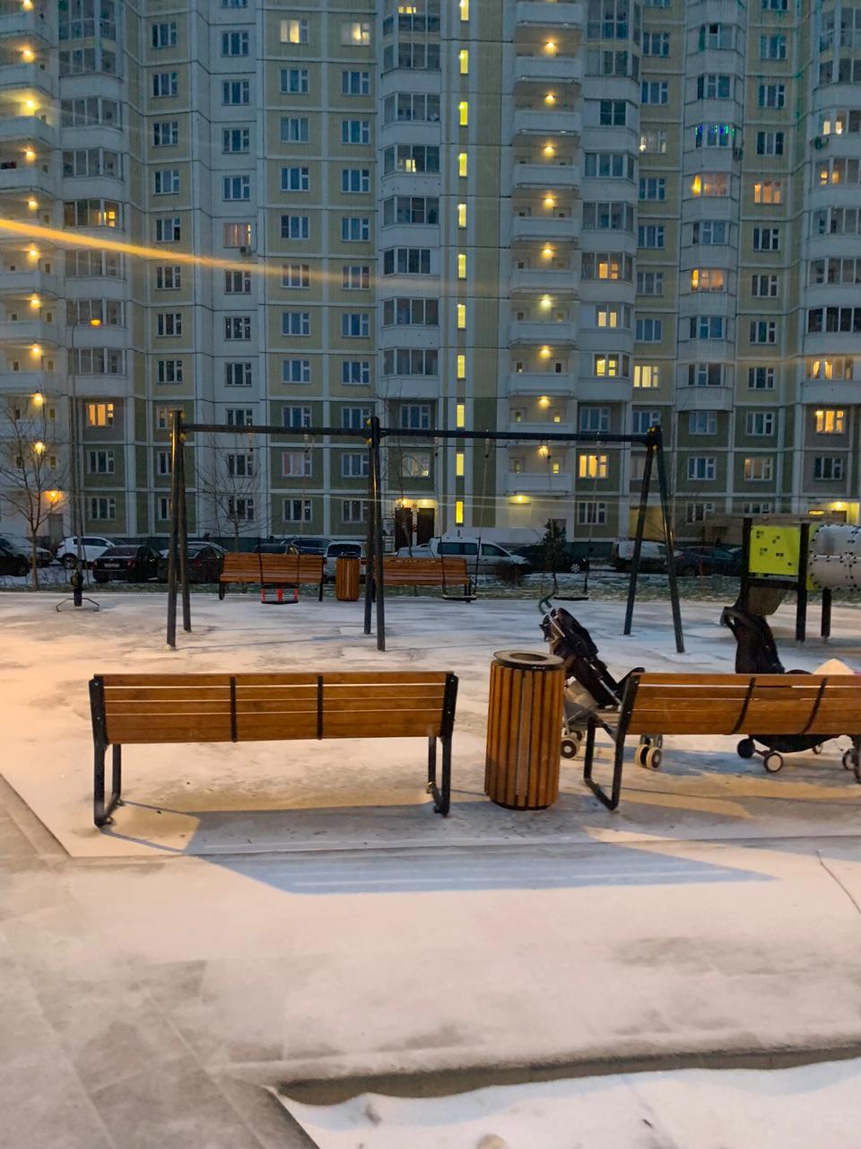 Качели вечером